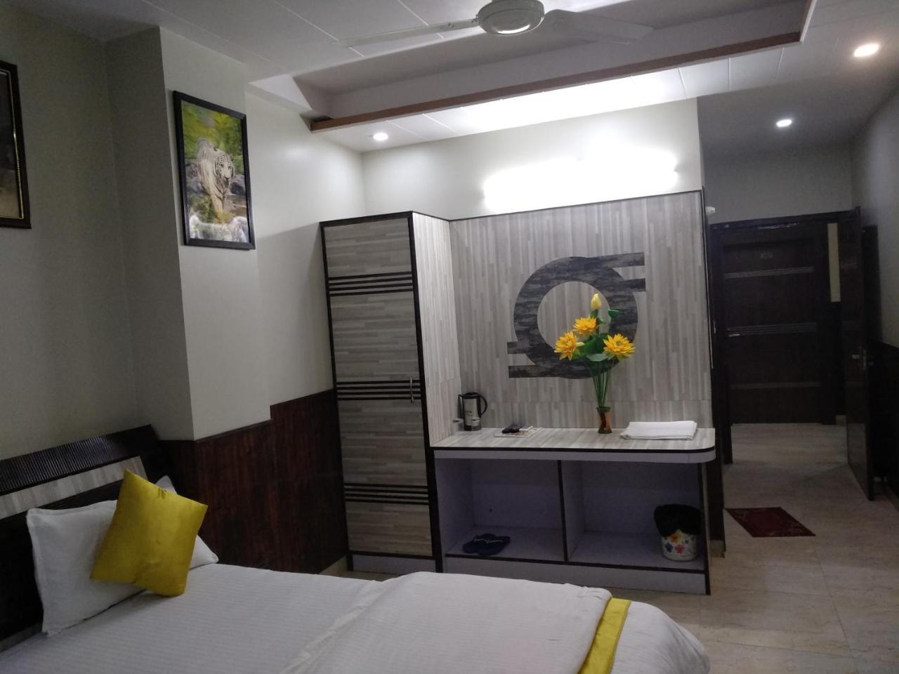 Hotel Rb Palace Dhaulpur Buitenkant foto