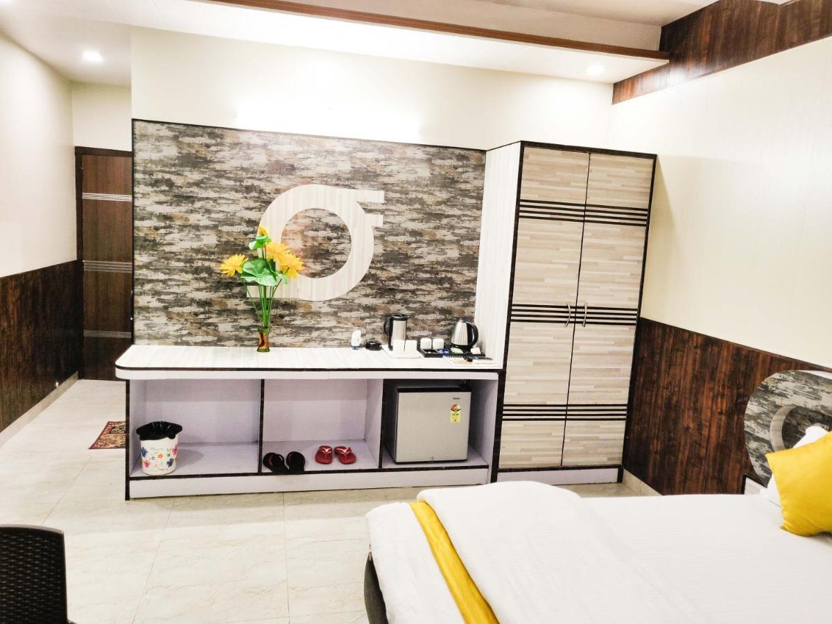 Hotel Rb Palace Dhaulpur Buitenkant foto